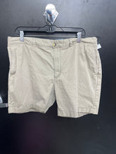 Load image into Gallery viewer, Vineyard Vines Shorts Size 38
