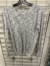 Load image into Gallery viewer, Lulu Lemon Athletic Top Size Medium
