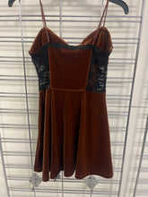 Load image into Gallery viewer, Urban Outfitters ( U ) Dress Size Medium
