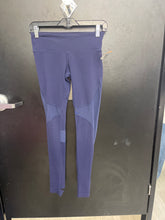 Load image into Gallery viewer, Alo Athletic Pants Size Extra Small 410
