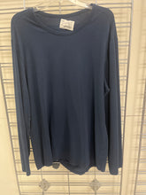 Load image into Gallery viewer, Lulu Lemon Athletic Top Size Large
