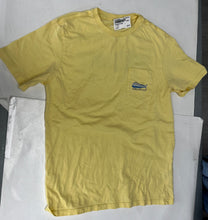 Load image into Gallery viewer, Vineyard Vines T-shirt Size Small
