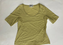 Load image into Gallery viewer, Athleta Athletic Top Size Medium
